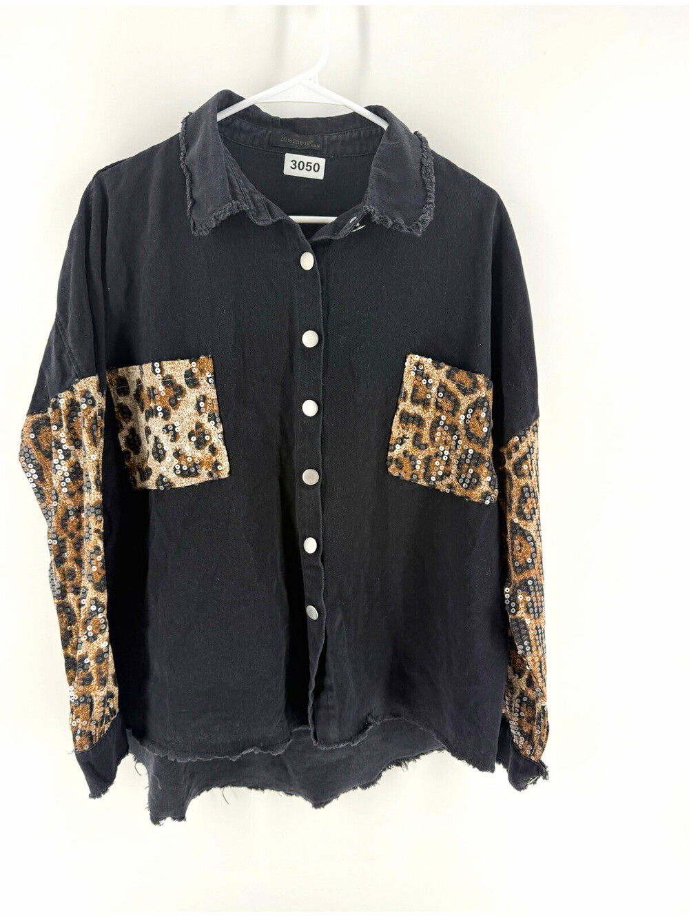 memene Women’s Black Sequin Leopard Button-Up Shirt Long Sleeve Size M